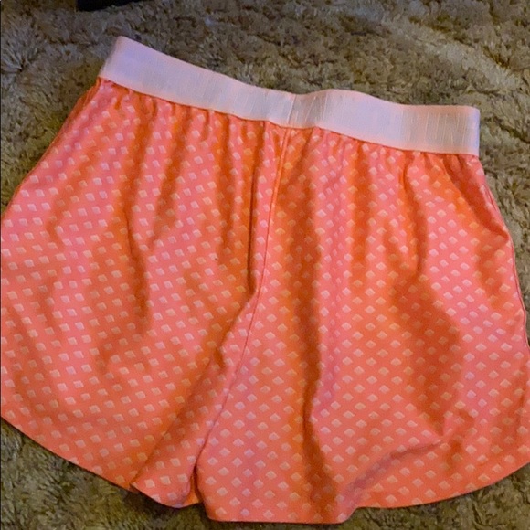Under Armour Peachy shorts - Picture 3 of 4
